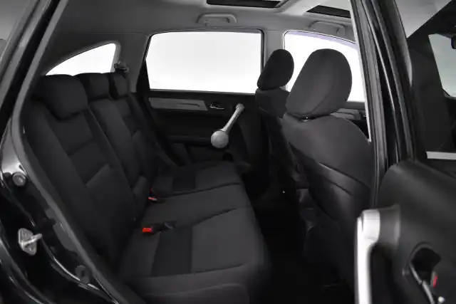 Musta Maastoauto, Honda CR-V – MAY-966