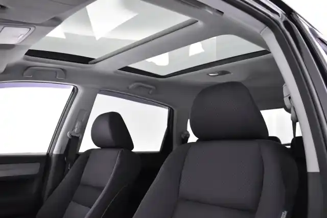 Musta Maastoauto, Honda CR-V – MAY-966