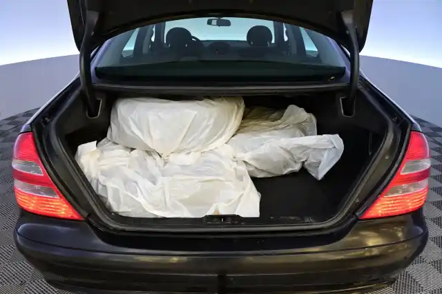 Musta Sedan, Mercedes-Benz E – MBG-853