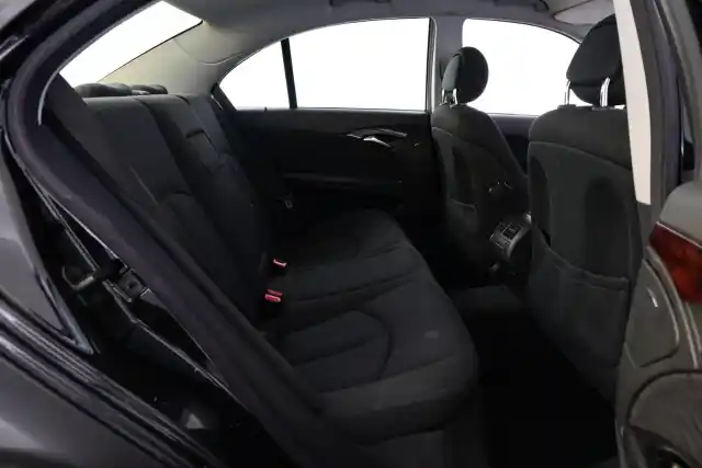 Musta Sedan, Mercedes-Benz E – MBG-853