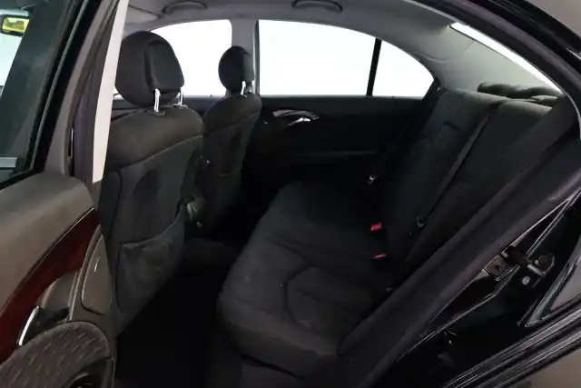Musta Sedan, Mercedes-Benz E – MBG-853