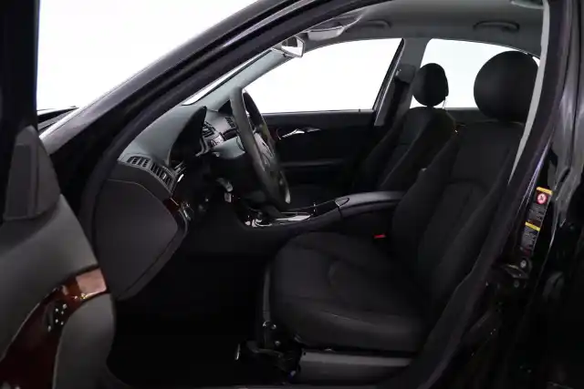 Musta Sedan, Mercedes-Benz E – MBG-853