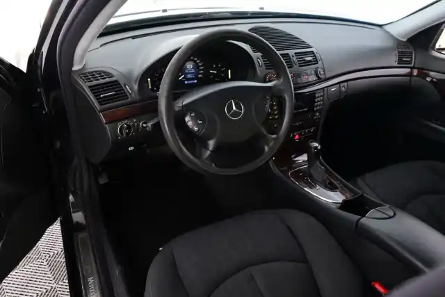 Musta Sedan, Mercedes-Benz E – MBG-853