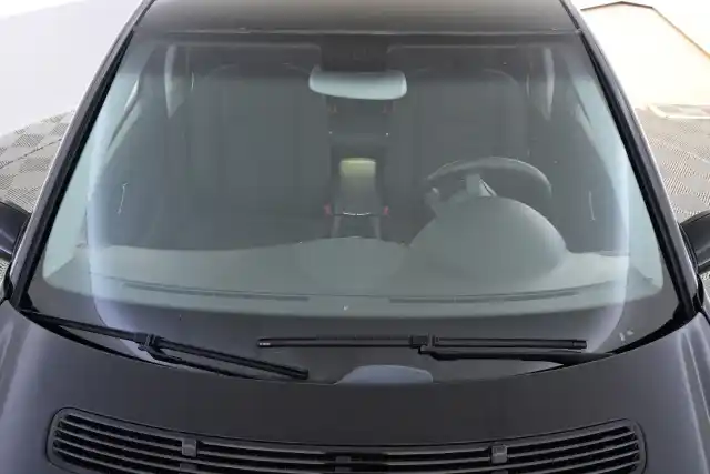 Musta Sedan, Mercedes-Benz E – MBG-853