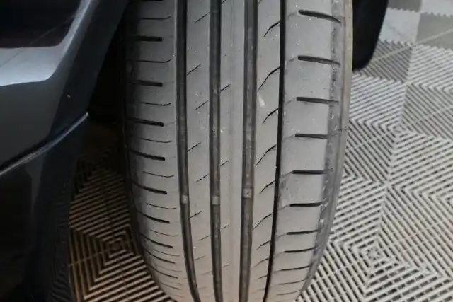 Musta Sedan, Mercedes-Benz E – MBG-853