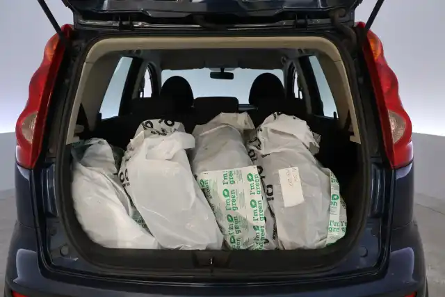 Sininen Tila-auto, Nissan Note – MBI-687