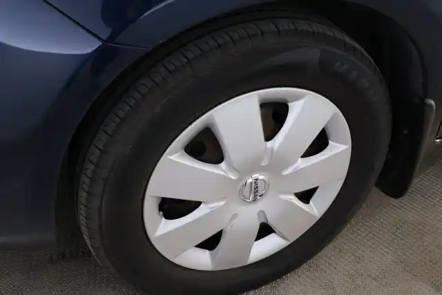 Sininen Tila-auto, Nissan Note – MBI-687