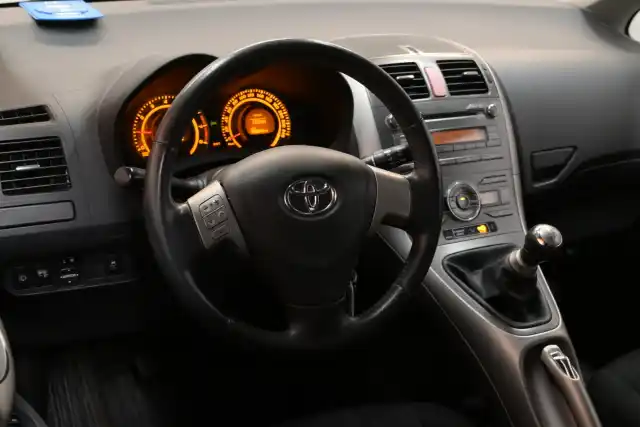 Harmaa Viistoperä, Toyota Auris – MCY-903