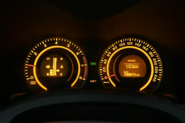 Harmaa Viistoperä, Toyota Auris – MCY-903