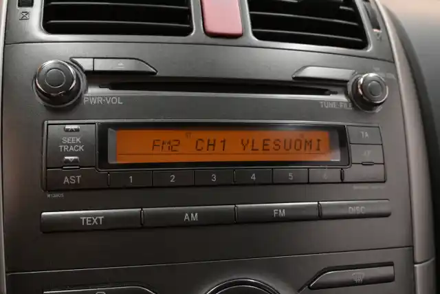 Harmaa Viistoperä, Toyota Auris – MCY-903