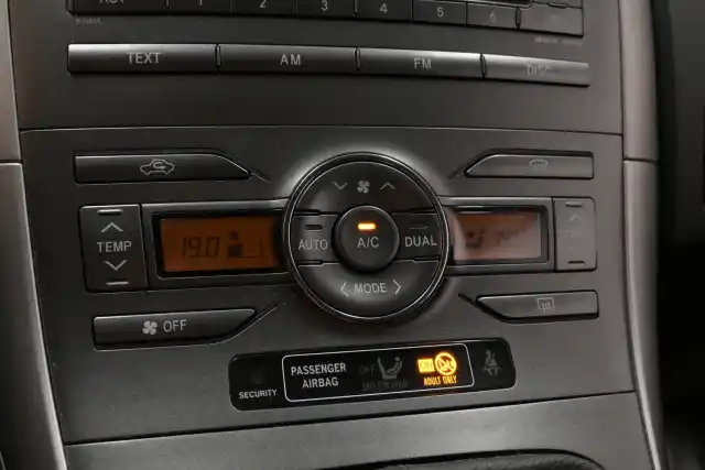 Harmaa Viistoperä, Toyota Auris – MCY-903