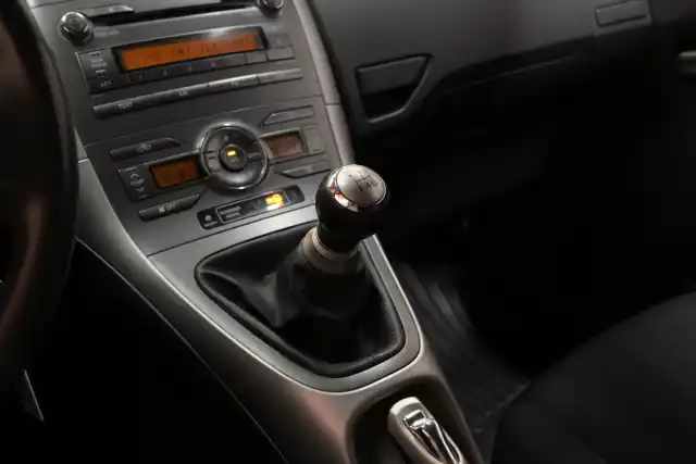 Harmaa Viistoperä, Toyota Auris – MCY-903