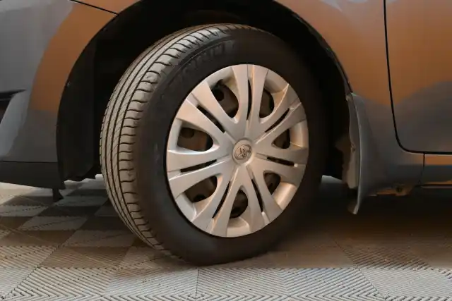 Harmaa Viistoperä, Toyota Auris – MCY-903