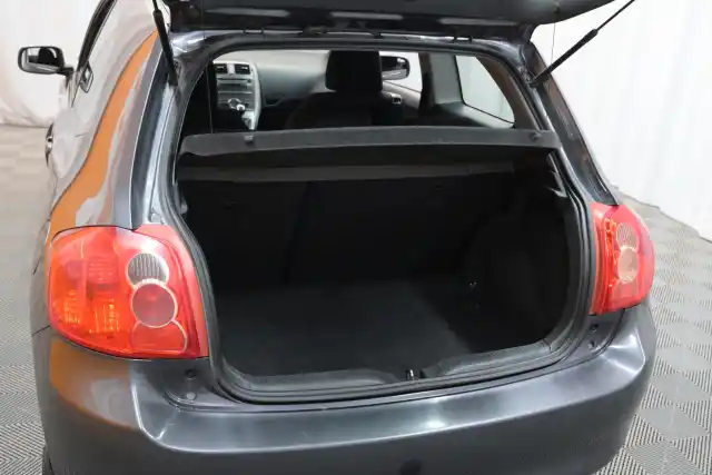 Harmaa Viistoperä, Toyota Auris – MCY-903