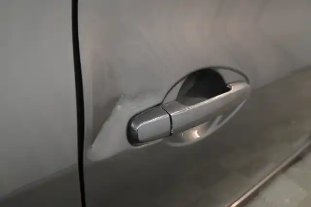 Harmaa Viistoperä, Toyota Auris – MCY-903