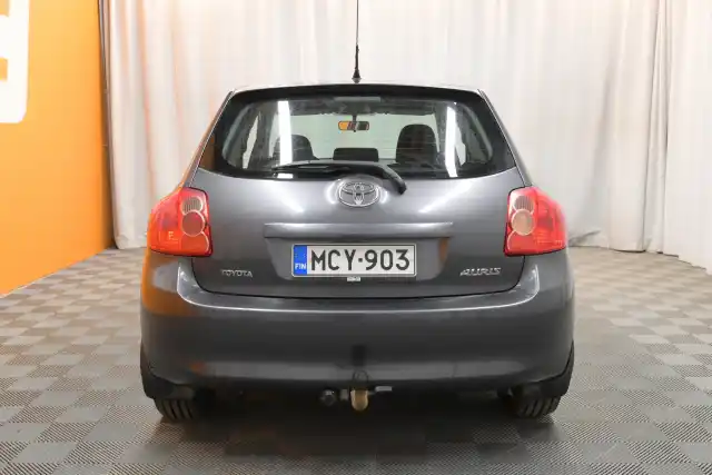 Harmaa Viistoperä, Toyota Auris – MCY-903