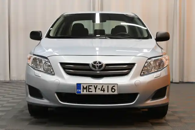 Sininen Sedan, Toyota Corolla – MEY-416