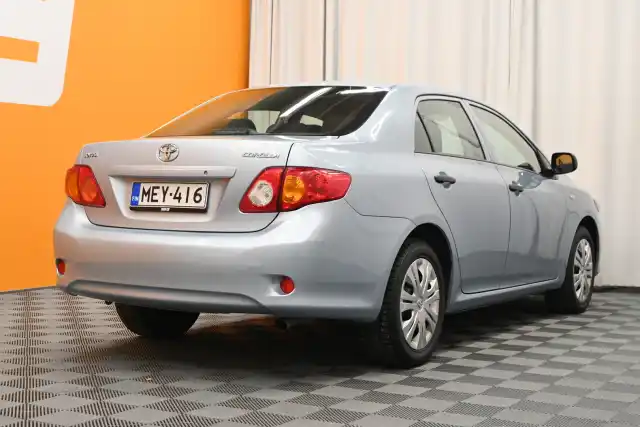 Sininen Sedan, Toyota Corolla – MEY-416