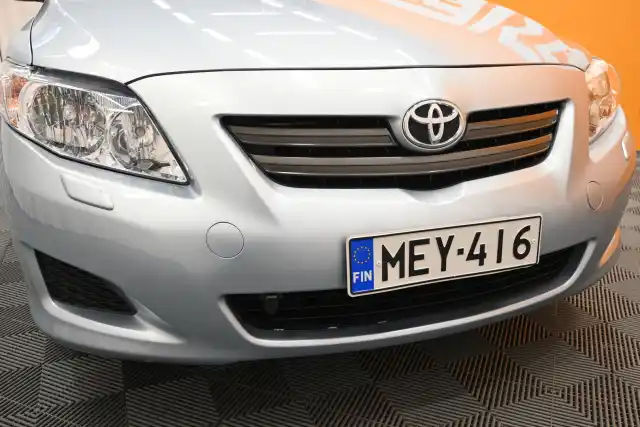 Sininen Sedan, Toyota Corolla – MEY-416