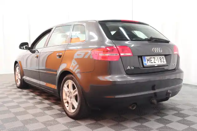 Harmaa Viistoperä, Audi A3 – MEZ-182