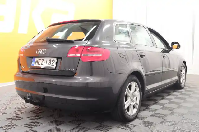 Harmaa Viistoperä, Audi A3 – MEZ-182