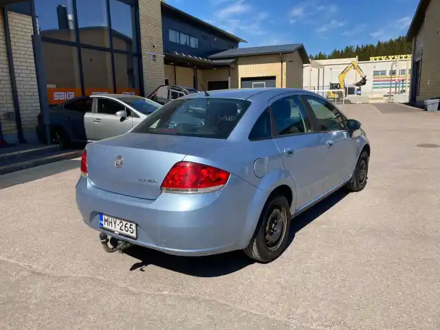 Sininen Sedan, Fiat Linea – MHY-265