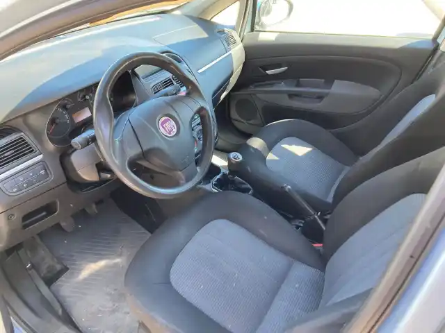 Sininen Sedan, Fiat Linea – MHY-265