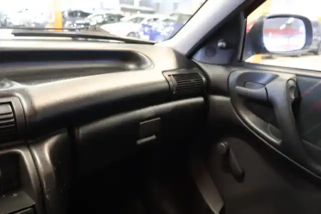 Punainen Henkilöauto, Opel Astra – MIH-840