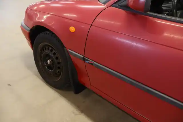 Punainen Henkilöauto, Opel Astra – MIH-840