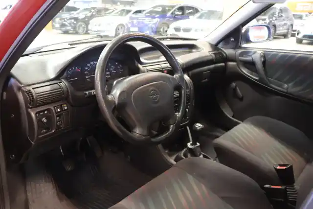 Punainen Henkilöauto, Opel Astra – MIH-840