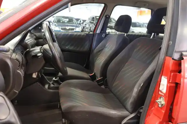 Punainen Henkilöauto, Opel Astra – MIH-840