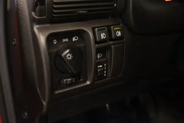Punainen Henkilöauto, Opel Astra – MIH-840