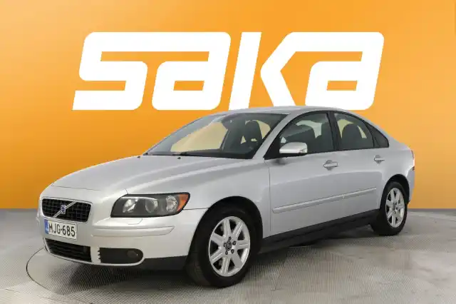 Harmaa Sedan, Volvo S40 – MJG-685