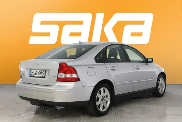 Harmaa Sedan, Volvo S40 – MJG-685