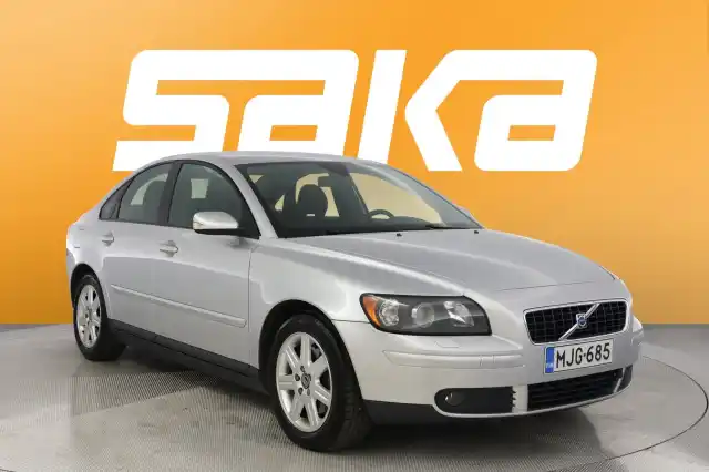 Harmaa Sedan, Volvo S40 – MJG-685