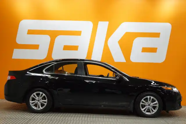 Musta Sedan, Honda Accord – MKE-591