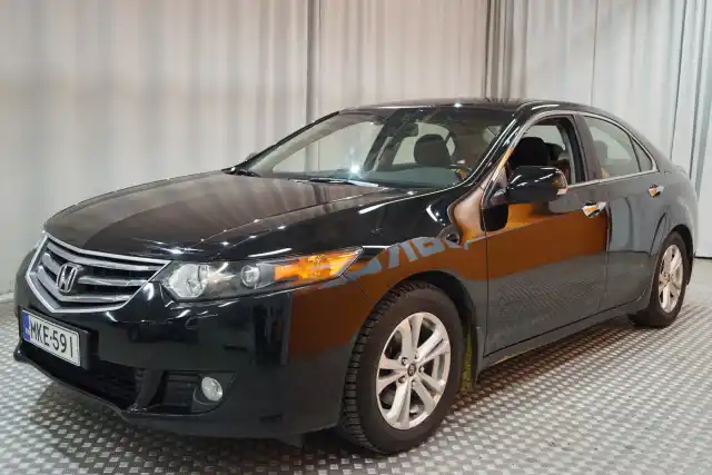 Musta Sedan, Honda Accord – MKE-591