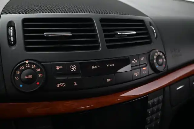 Harmaa Sedan, Mercedes-Benz E – MKH-834