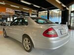 Harmaa Sedan, Mercedes-Benz E – MKH-834, kuva 4