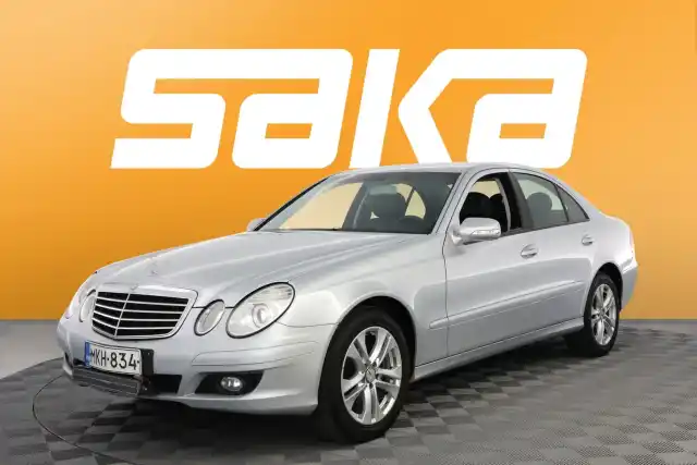 Harmaa Sedan, Mercedes-Benz E – MKH-834