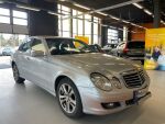 Harmaa Sedan, Mercedes-Benz E – MKH-834, kuva 1