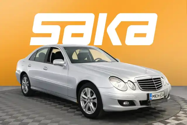 Harmaa Sedan, Mercedes-Benz E – MKH-834