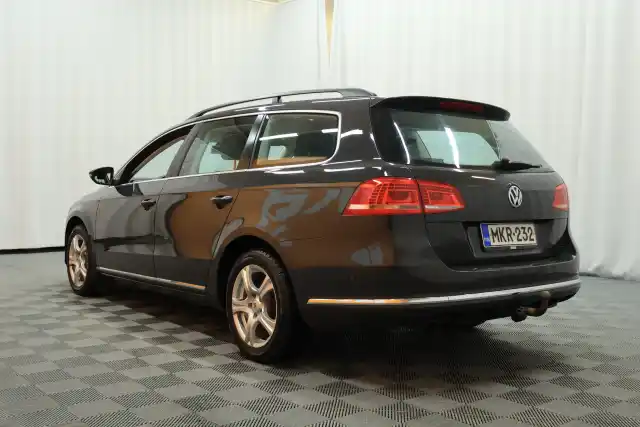 Harmaa Farmari, Volkswagen Passat – MKR-232