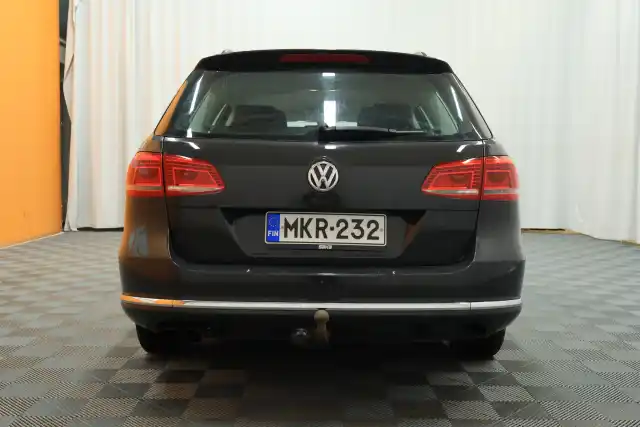 Harmaa Farmari, Volkswagen Passat – MKR-232