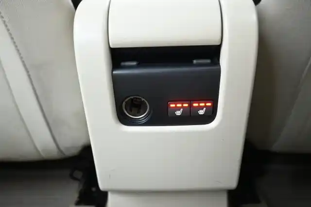 Valkoinen Maastoauto, Volvo XC60 – MKR-681