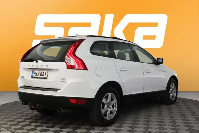 Valkoinen Maastoauto, Volvo XC60 – MKR-681