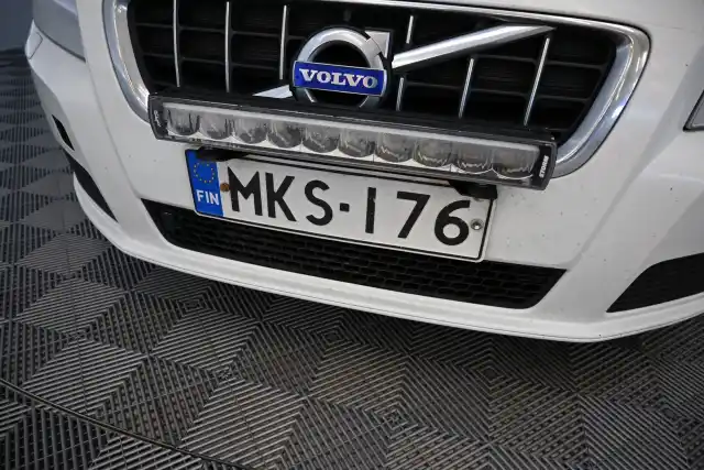 Valkoinen Farmari, Volvo V70 – MKS-176