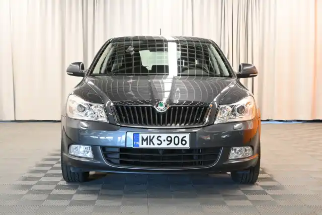 Harmaa Viistoperä, Skoda Octavia – MKS-906