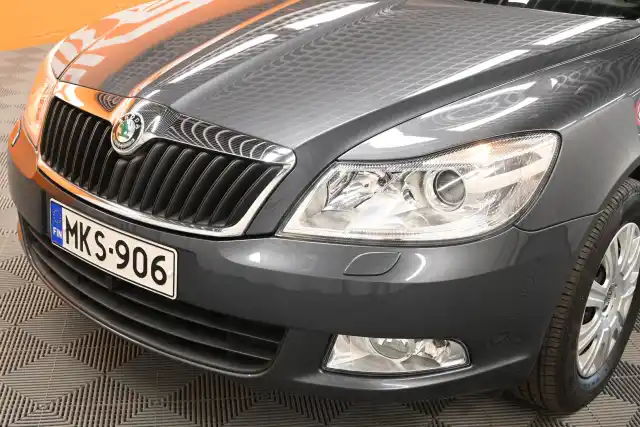 Harmaa Viistoperä, Skoda Octavia – MKS-906