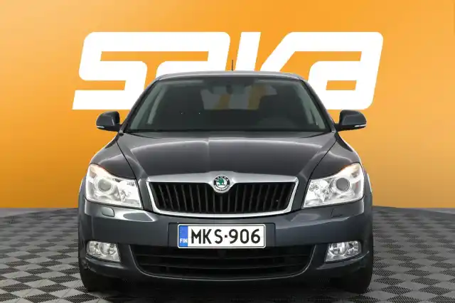 Harmaa Viistoperä, Skoda Octavia – MKS-906